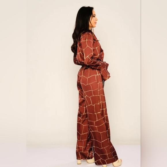 NWT - Super Stylish 2 Piece Wine Pantsuit with Neck Tie with Fringes. - Picture 3 of 4